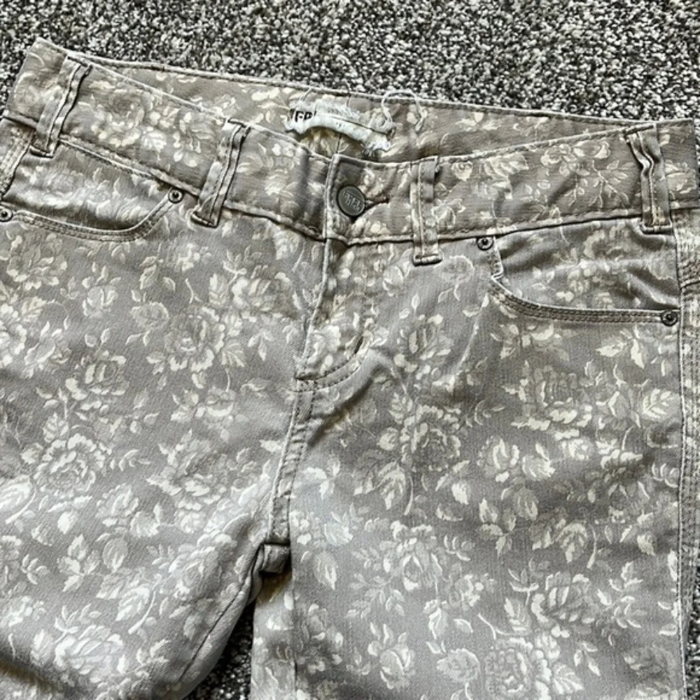 DESIGNED BY FREE PEOPLE! Straight Leg Floral‎ Pants Size 26